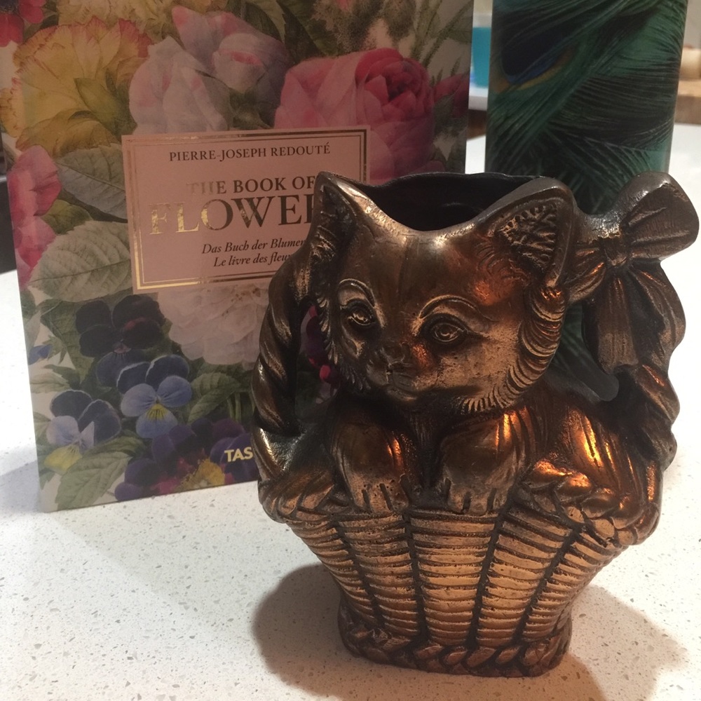🐈‍⬛🧺 Bronze Cat in Basket Sculpture